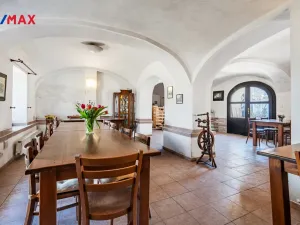 Prodej zemědělské usedlosti, Hluboké Dvory, 760 m2