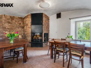 Prodej zemědělské usedlosti, Hluboké Dvory, 951 m2