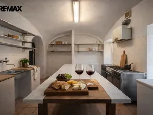 Prodej zemědělské usedlosti, Hluboké Dvory, 951 m2