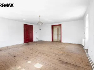 Prodej zemědělské usedlosti, Hluboké Dvory, 951 m2