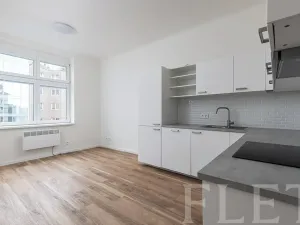 Prodej bytu 2+kk, Praha - Holešovice, U vody, 45 m2