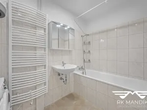 Pronájem bytu 2+kk, Praha - Kobylisy, Kobyliské náměstí, 56 m2