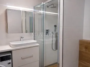 Prodej bytu 3+kk, Karlovy Vary - Bohatice, Lomená, 61 m2