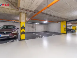 Pronájem garážového stání, Praha - Hrdlořezy, V třešňovce, 13 m2