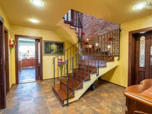 Prodej rodinného domu, Lužice, 372 m2