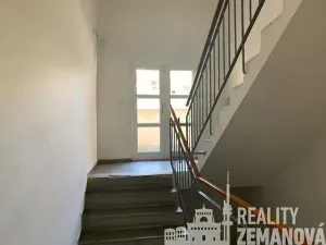 Pronájem kanceláře, Praha - Žižkov, U zásobní zahrady, 347 m2