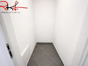 Pronájem bytu 2+kk, Praha, Stočesova, 91 m2