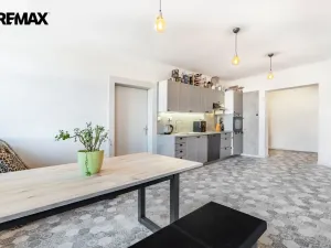 Prodej bytu 3+kk, Karlovy Vary, Bulharská, 94 m2