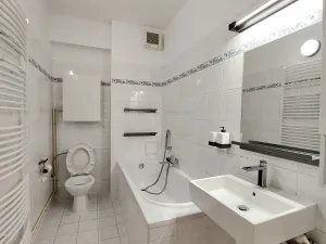 Pronájem bytu 2+kk, Hradec Králové - Třebeš, Ve Stromovce, 45 m2
