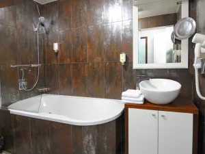 Prodej ubytování, Louny, Mírové náměstí, 530 m2