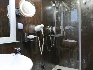 Prodej ubytování, Louny, Mírové náměstí, 530 m2