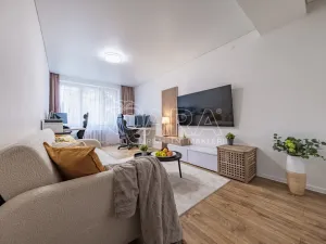 Prodej bytu 2+1, Unhošť, Komenského, 52 m2