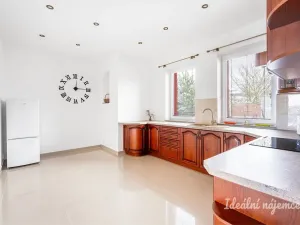 Pronájem rodinného domu, Šestajovice, Sukova, 204 m2