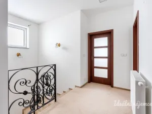 Pronájem rodinného domu, Šestajovice, Sukova, 204 m2