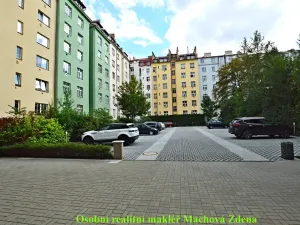 Pronájem garážového stání, Praha - Žižkov, Hartigova, 12 m2