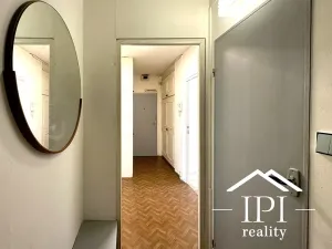 Prodej bytu 3+1, Praha - Podolí, Kaplická, 61 m2