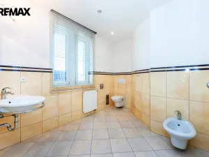 Prodej kanceláře, Praha, U zahrádek, 433 m2