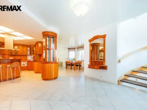 Prodej kanceláře, Praha, U zahrádek, 433 m2