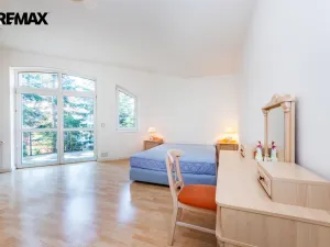 Prodej kanceláře, Praha, U zahrádek, 433 m2