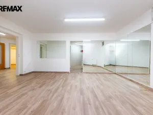 Prodej kanceláře, Praha, U zahrádek, 433 m2