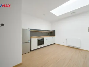 Pronájem bytu 1+kk, Hradec Králové - Pražské Předměstí, Blažíčkovo náměstí, 19 m2