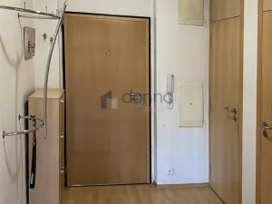 Pronájem bytu 2+kk, Praha, U stanice, 68 m2