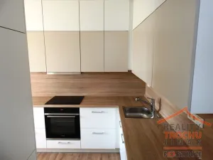 Pronájem bytu 1+kk, Hradec Králové, třída Edvarda Beneše, 30 m2