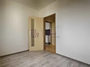 Pronájem bytu 2+kk, Jindřichův Hradec - Jindřichův Hradec III, sídliště Vajgar, 31 m2