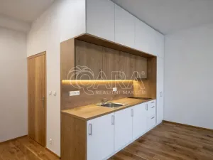 Pronájem bytu 1+kk, Praha - Vršovice, Ruská, 26 m2