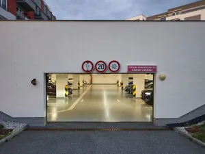 Pronájem bytu 1+kk, Praha, Milotická, 35 m2