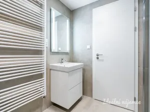 Pronájem bytu 1+kk, Praha - Hloubětín, Poděbradská, 40 m2