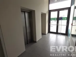 Pronájem kanceláře, Pardubice - Zelené Předměstí, třída Míru, 17 m2