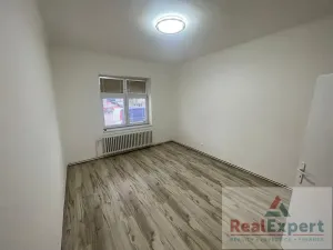 Pronájem bytu 1+1, Praha - Čakovice, Cukrovarská, 34 m2