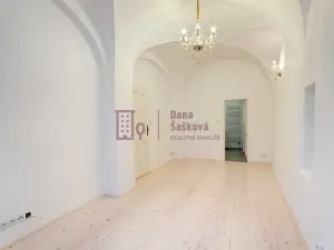 Pronájem bytu 2+1, Jindřichův Hradec - Jindřichův Hradec I, nám. Míru, 71 m2