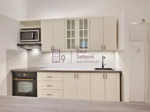 Pronájem bytu 2+1, Jindřichův Hradec - Jindřichův Hradec I, nám. Míru, 71 m2