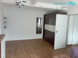 Pronájem bytu 2+kk, Karlovy Vary, Sokolovská, 44 m2