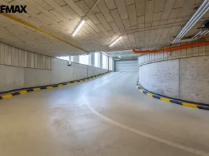 Pronájem garážového stání, Praha - Karlín, Za Karlínským přístavem, 13 m2