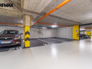 Pronájem garážového stání, Praha - Karlín, Za Karlínským přístavem, 13 m2