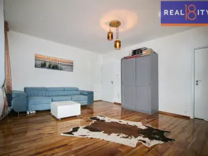 Prodej bytu 3+1, Praha, Evropská, 76 m2