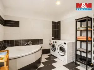 Prodej rodinného domu, Doksy, náměstí Republiky, 235 m2