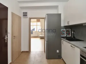 Pronájem bytu 2+kk, Praha, Na pecích, 48 m2