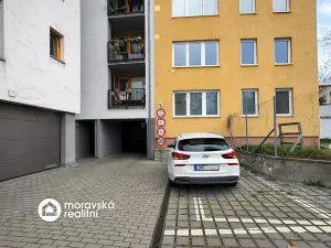 Pronájem garážového stání, Brno, Hybešova, 18 m2