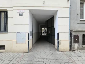 Pronájem garážového stání, Brno, Bratislavská, 13 m2