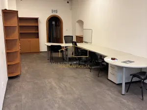 Pronájem kanceláře, Žebrák, Náměstí, 68 m2
