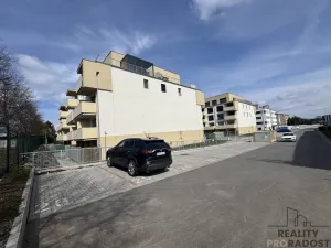 Pronájem garážového stání, Olomouc, Frištenského, 15 m2