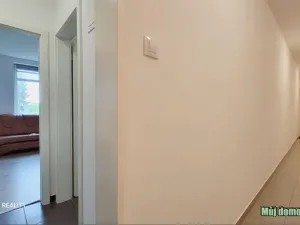 Pronájem bytu 1+kk, Praha - Uhříněves, Bečovská, 29 m2