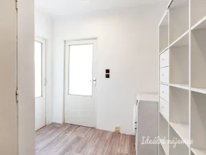 Pronájem bytu 2+kk, Praha, Boloňská, 42 m2