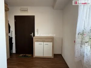 Pronájem bytu 1+kk, Karlovy Vary - Bohatice, Dubová, 38 m2