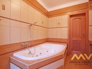 Pronájem bytu 4+kk, Lochenice, 115 m2