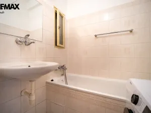 Pronájem bytu 1+kk, Praha - Žižkov, Biskupcova, 26 m2